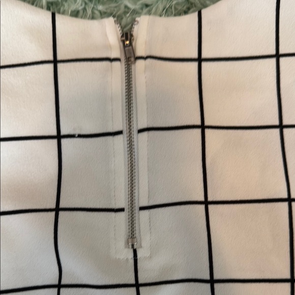 White Grid Pattern Top - Picture 7 of 7